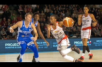 Olivia Epoupa face à Anaël Lardy