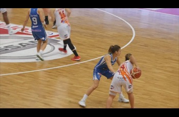 Amel Bouderra face à Alexia Plagnard