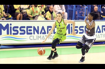 Laura Garcia face à Olivia Epoupa