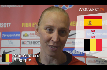 Ann Wauters devant les journalistes après Espagne-Belgique
