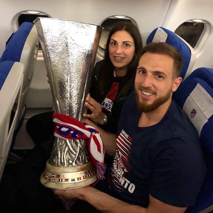 jan oblak et teja oblak avec trophee europa league