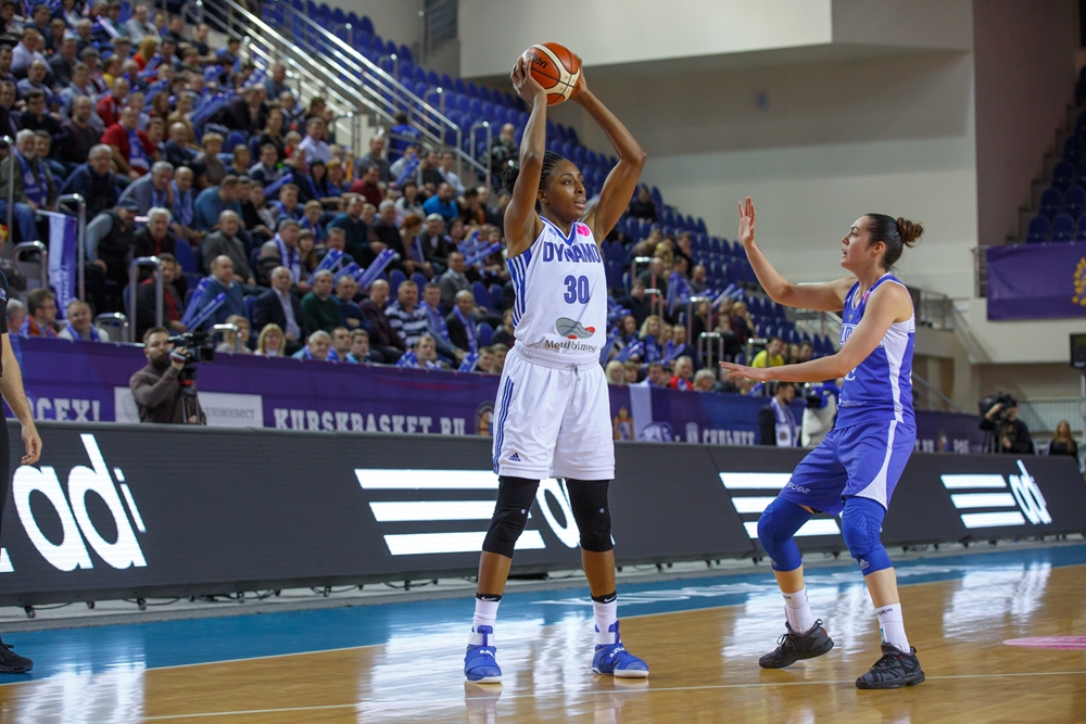nneka ogwumike face a sarah michel dans le match dynamo koursk blma en euroligue 2017