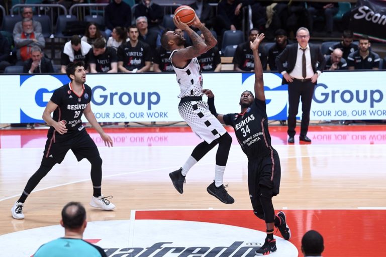 amath-mbaye-bologne-besiktas-champions-league-19