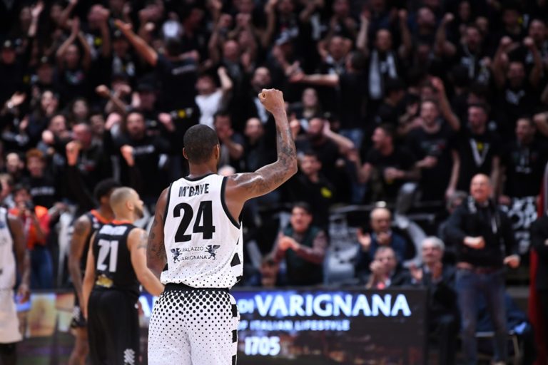 amath-mbaye-bologne-mans-champions-league-19
