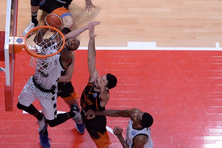 amath-mbaye-bologne-patras-champions-league-19