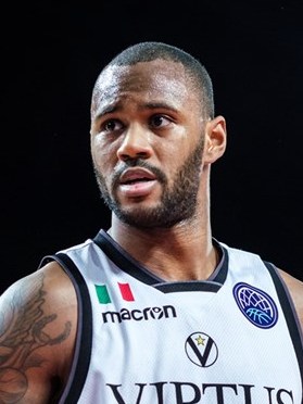 amath mbaye sous le maillot du virtus bologne en champions league 2019