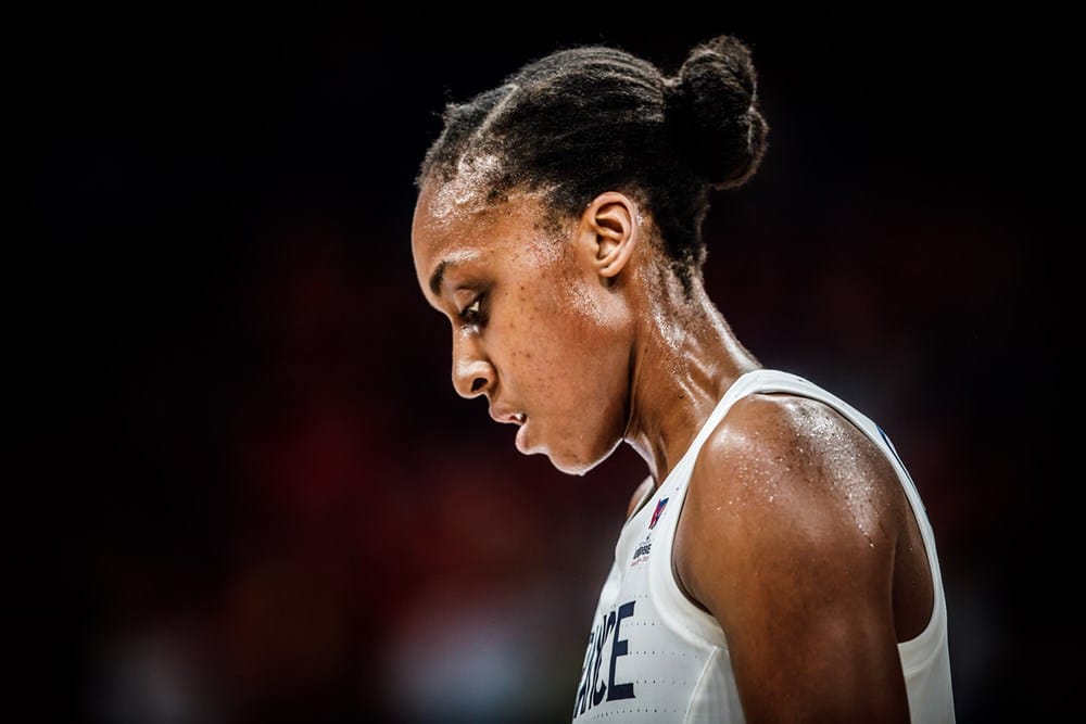 sandrine gruda lors du match france-belgique en quart de finale de l'eurobasket 2019