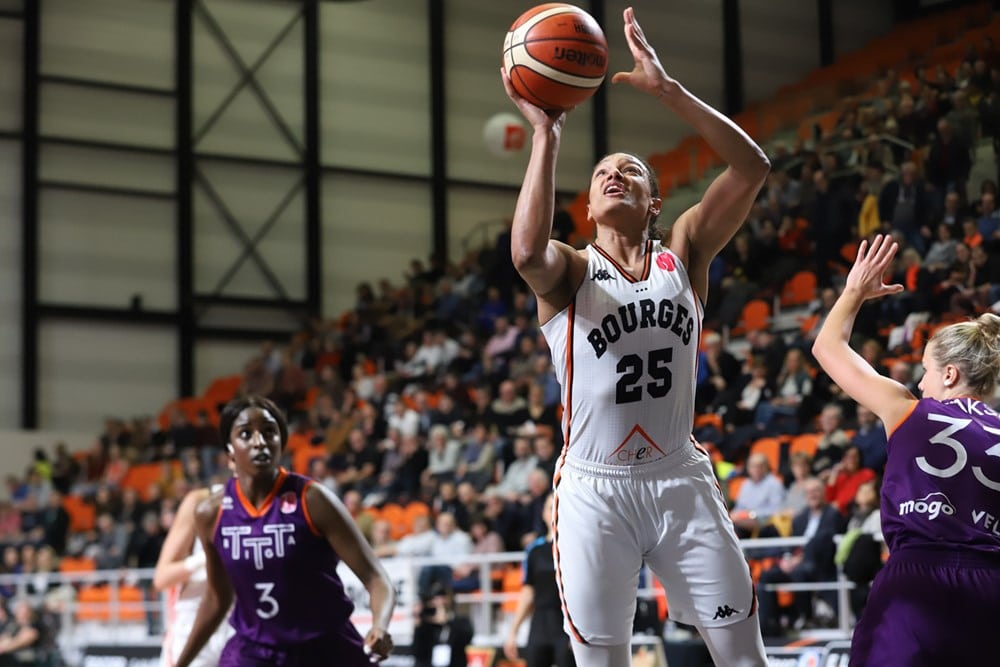 Marissa Coleman dans la rencontre d'Euroligue entre Bourges et le TTT Riga