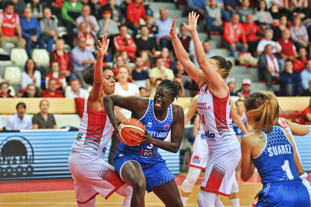 aby gaye sous le maillot de basket landes a la lutte avec les joueuses de dvtk milkosc