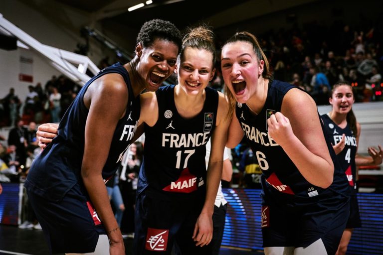 valeriane ayayi, marine johannes et alexia chartereau en equipe de france feminine de basket