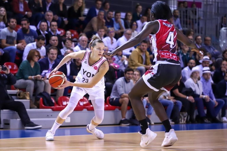 marine johannes face a magali mendy asvel-gerone euroleague 2019-2020