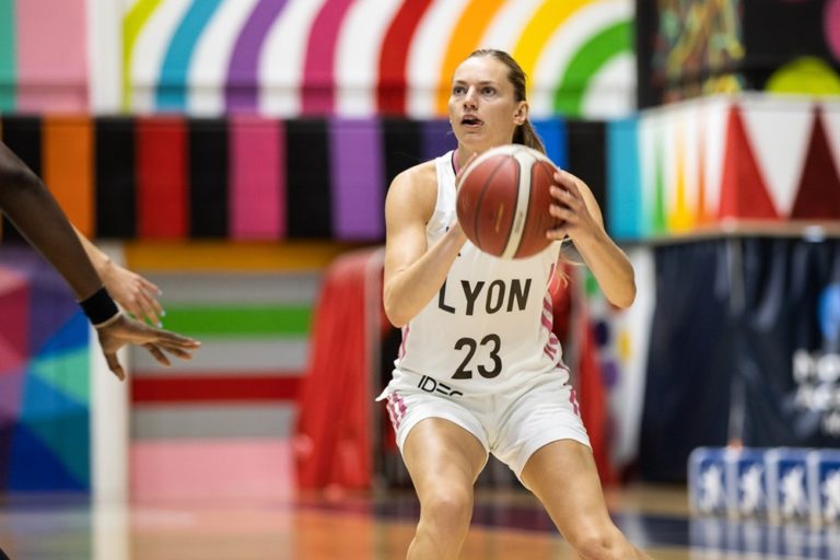 Marine Johannes face à Movistar Estudiantes en Eurocoupe 2021-2022