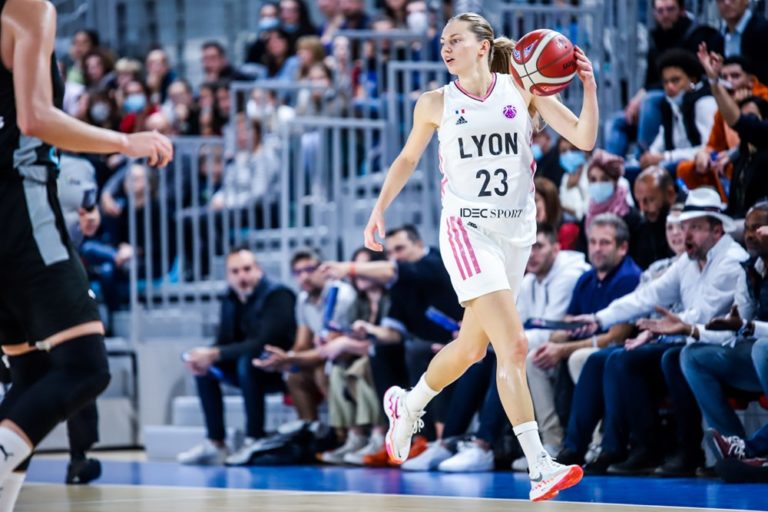 Marine Johannes face à Movistar Estudiantes en Eurocoupe 2021-2022