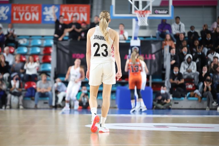 Marine Johannes contre Ruzomberok en Eurocoupe 2021-2022
