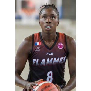 Magali Mendy sous la tenue away en dégradé de Charleville en Eurocoupe