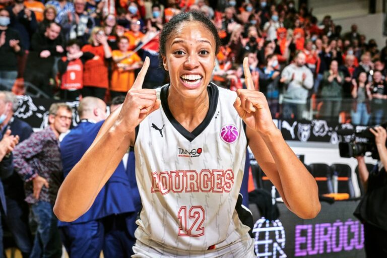 Iliana Rupert célébrant la victoire en finale de l'Eurocup 2022 Bourges-Venise