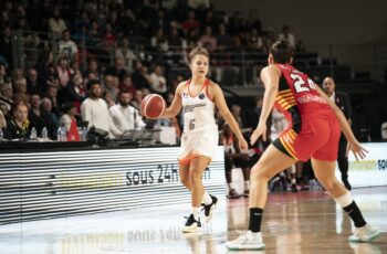 Caroline Heriaud lors de match aller du barrage qualificatif pour l'Euroleague entre Villeneuve-d'Ascq et Gerone
