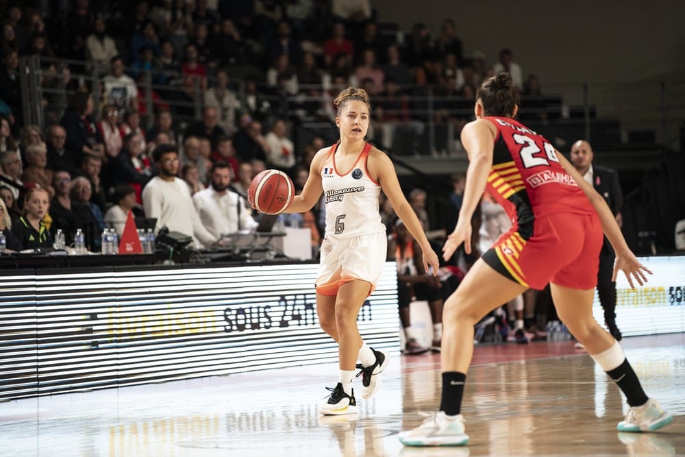 Caroline Heriaud lors de match aller du barrage qualificatif pour l'Euroleague entre Villeneuve-d'Ascq et Gerone