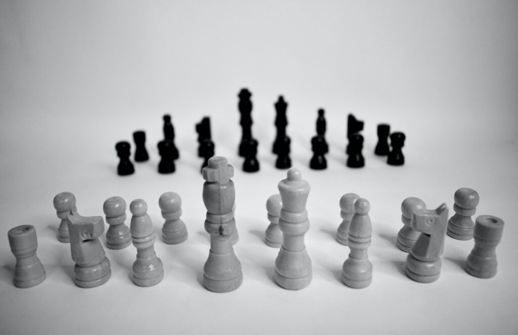jeu d'echec sur sol blanc