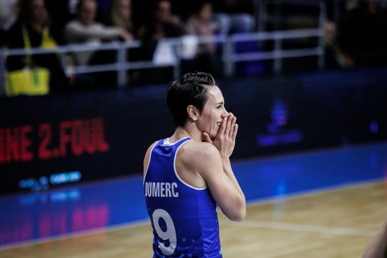 Céline Dumerc lors du match Sopron vs Basket Landes en Euroligue 2022-2023