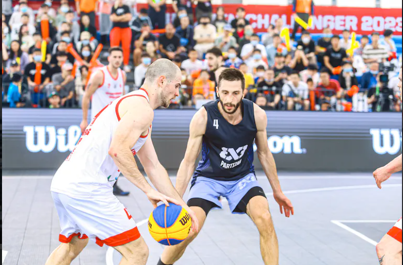 Pour le premier Challenger de la saison, le capitaine Alex Vialaret et ses coéquipiers ont réalisé un bon parcours. Ils ont notamment disposé du Partizan Belgrade en quart de finale. Crédit photo : FIBA.