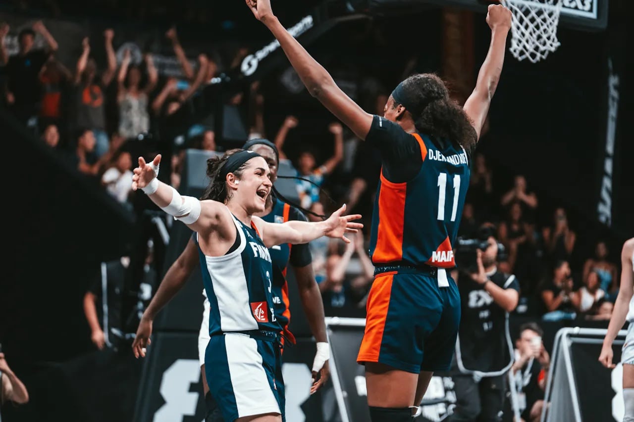 Victorieuses de la Pologne en finale, les Françaises ont remporté leur deuxième étape de la saison après Clermont-Ferrand. Photo : FIBA.