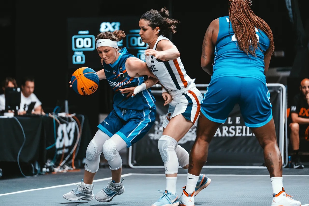 En première journée vendredi, les Bleues se sont inclinées face à la Pologne après s'être imposées face à l'Azerbaïdjan en ouverture. Photo : FIBA.