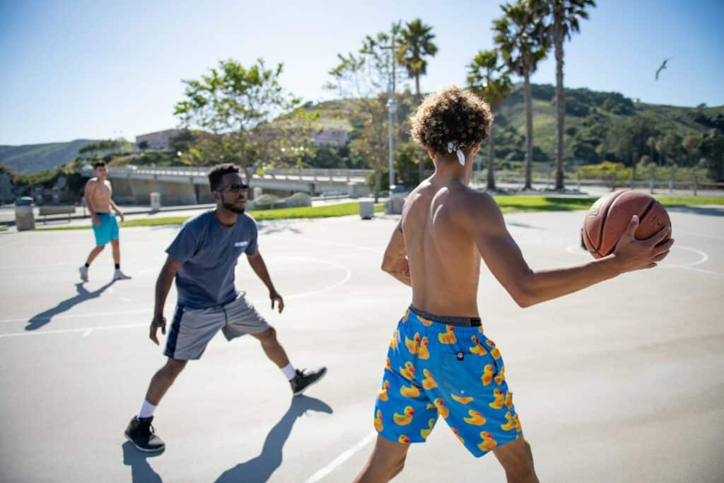 jouer et s'améliorer au basket procure du plaisir et de la confiance en soi