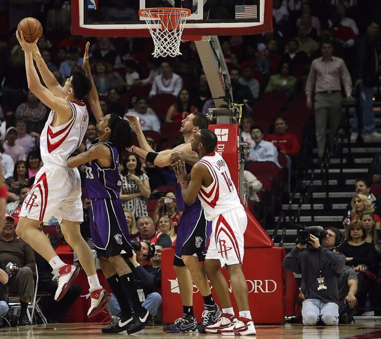 La légende Yao Ming dans un match NBA des Houston Rockets