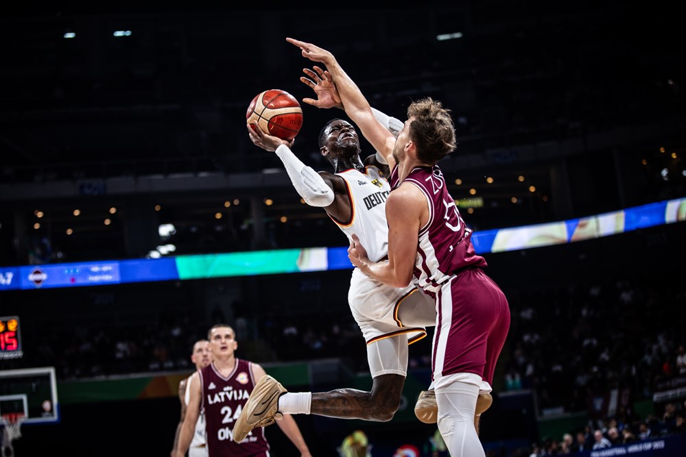 Dennis Schroder pourtant très en difficulté offensivement lors de la victoire de l'Allemagne sur la Lettonie en quart de finale de la Coupe du Monde 2023