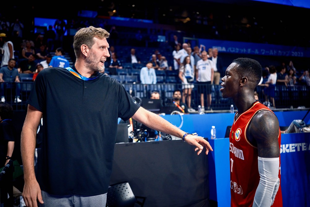 Dirk Nowitzki et Dennis Shroder sont comblés par les performance de l'équipue d'Allemagne dans les 2 premières phases de la Coupe du Monde 2023