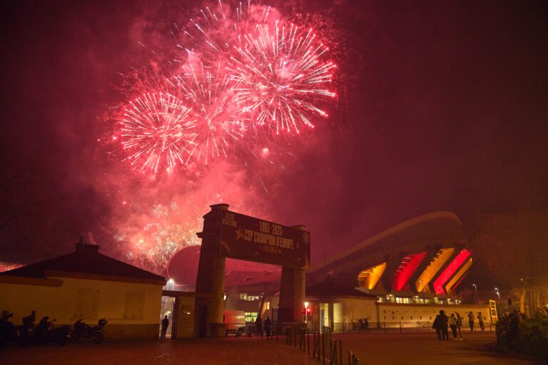 Feu d'artifice au Palais des Sports de Beaublanc